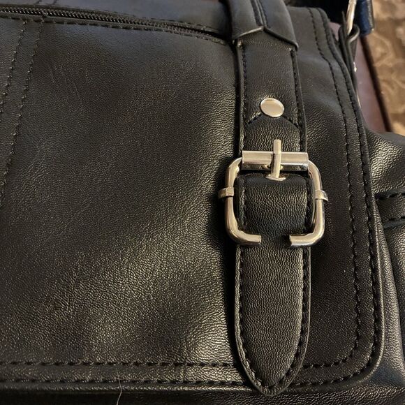 Relic Black Messenger Bag. With Silver Hardware. Buckle Fabric Lining 12”x10”x4” - Picture 9 of 12